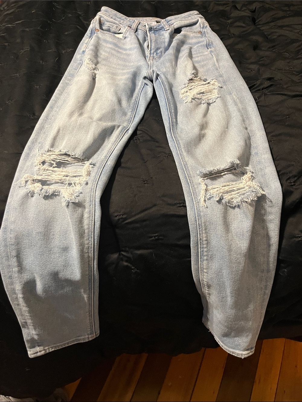 American Eagle Outfitters Light Blue Straight Leg Ripped Jeans - Picture 1 of 1